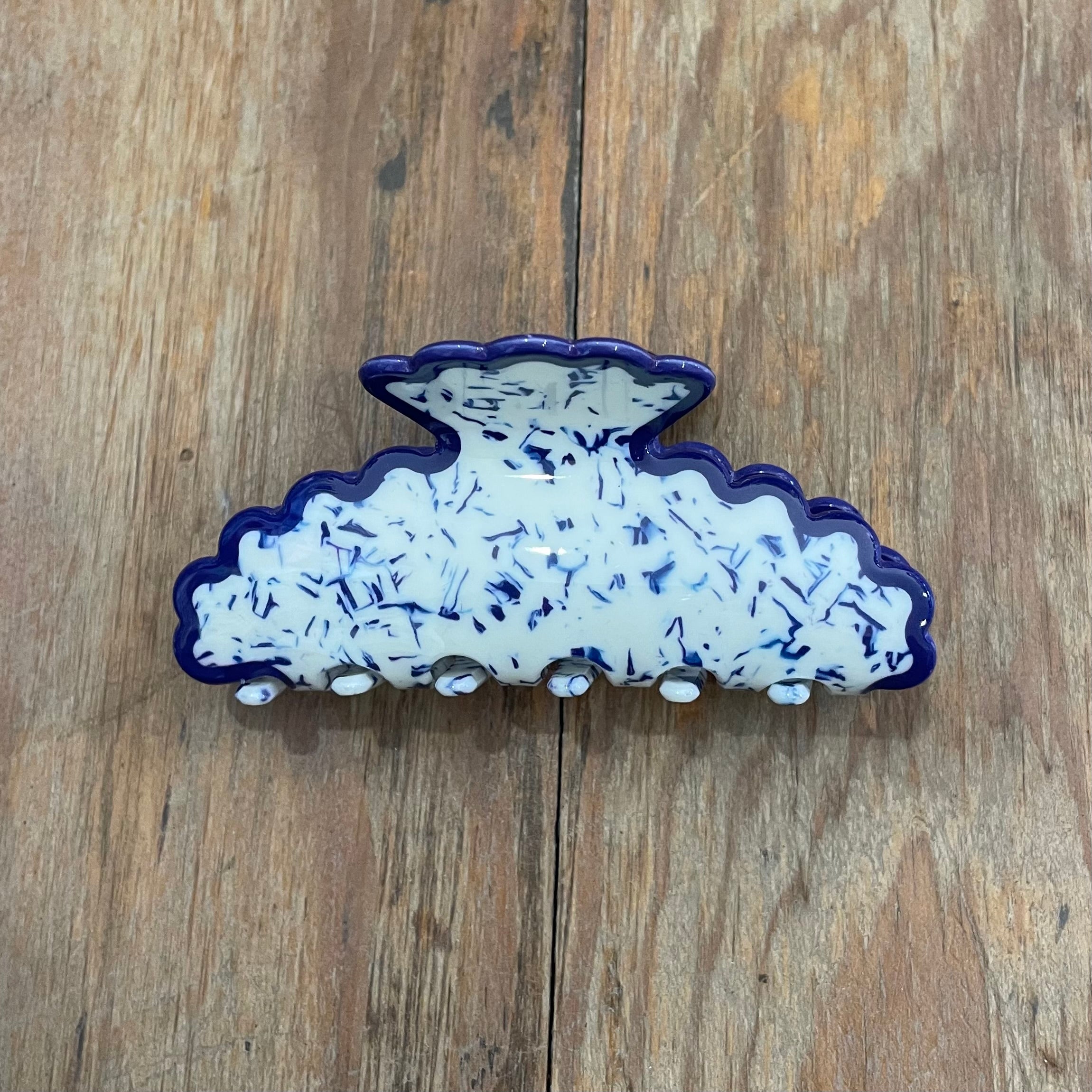 Scalloped Edge Claw Clip