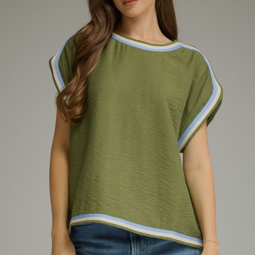 Pretty in Contrast Top